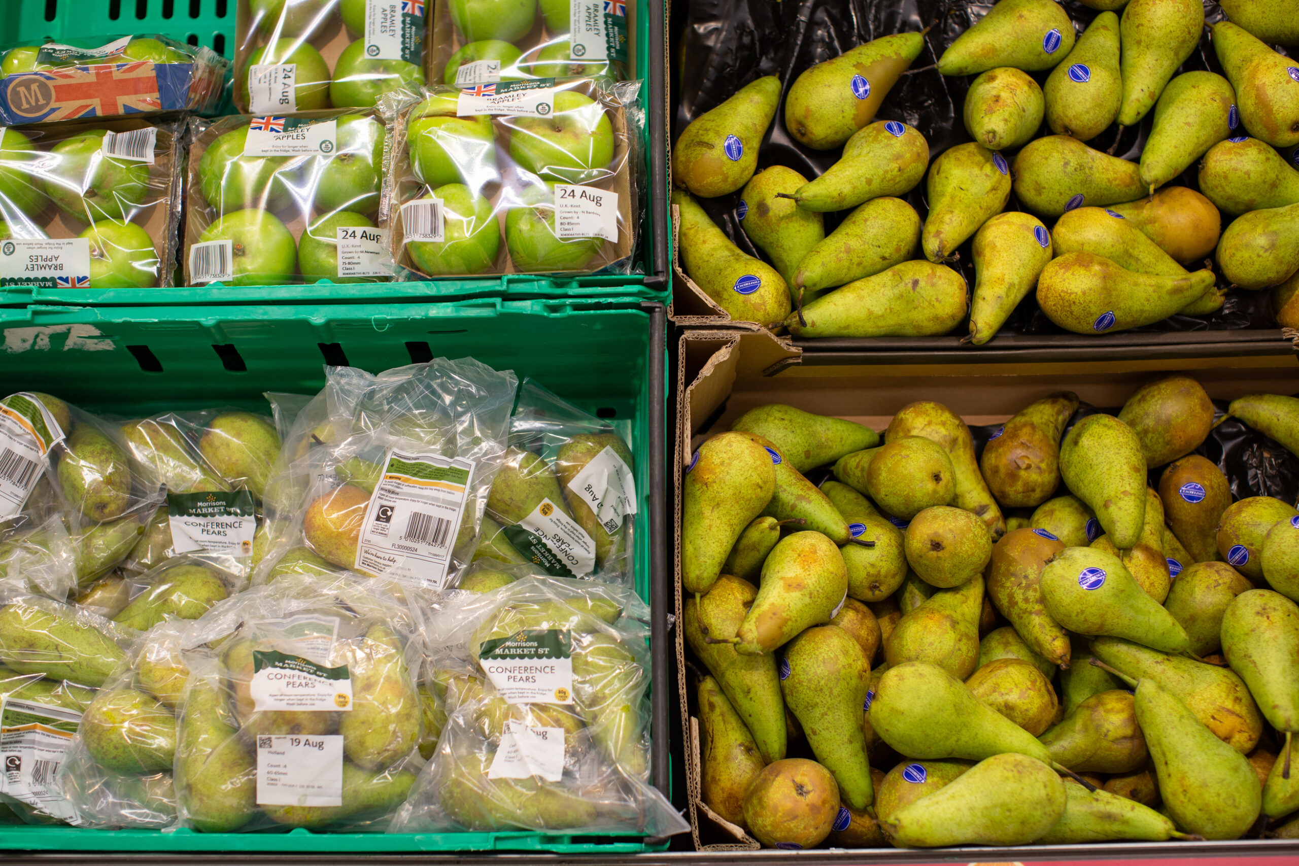 UK top supermarkets flood Britain with 59 billion pieces of plastic packaging every year