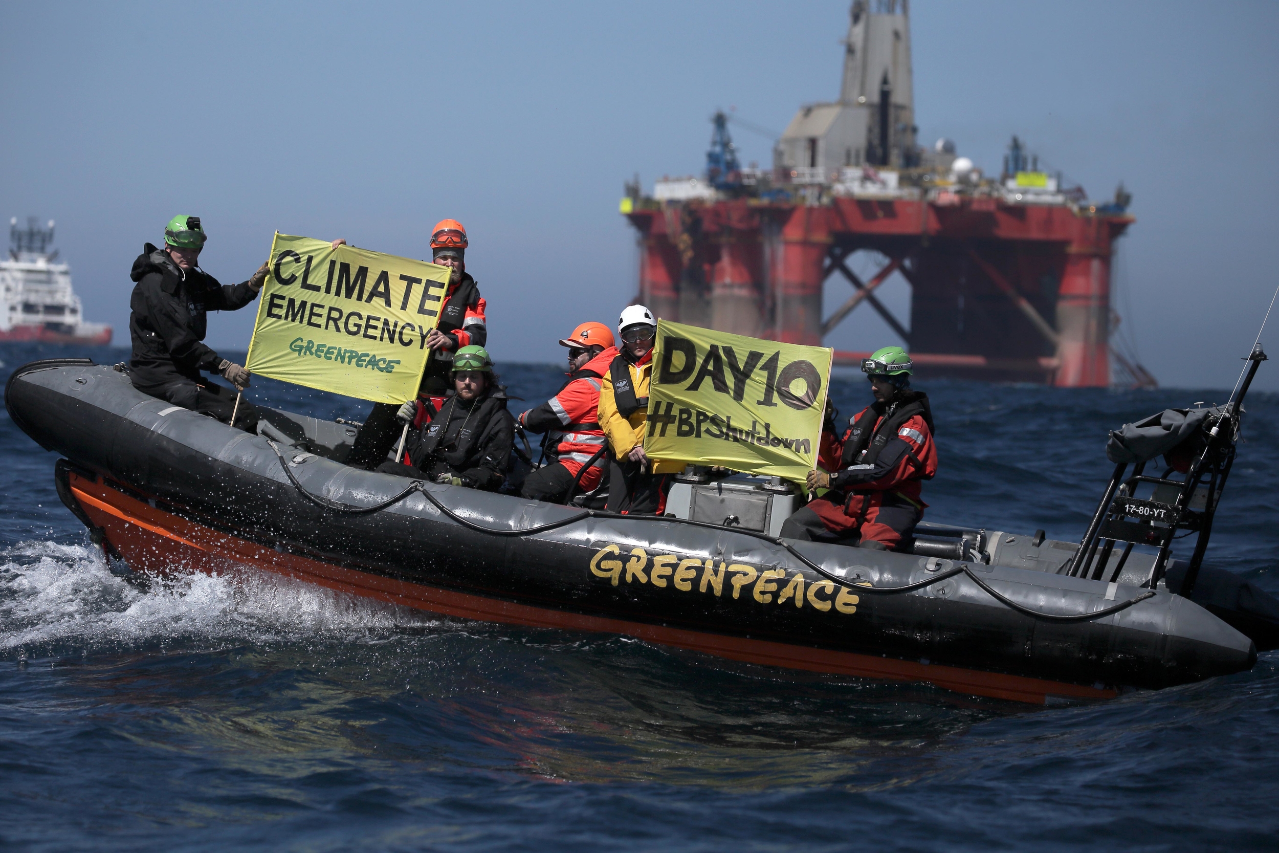 Oil bosses in “crisis talks” over BP rig protest – Greenpeace reaction