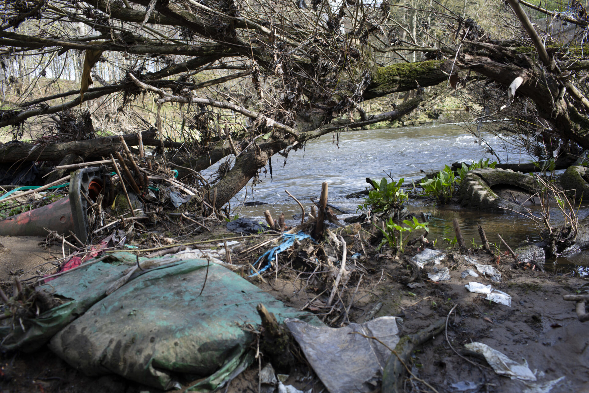 Upstream: microplastics in UK rivers - Greenpeace UK