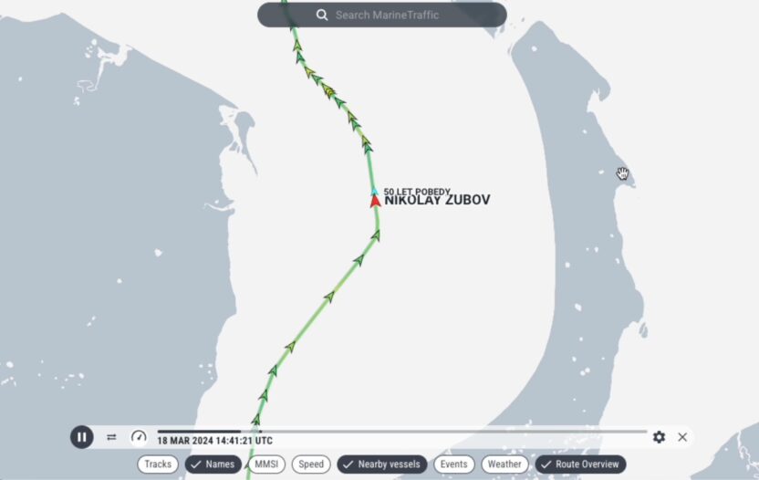 Two dots on a map show the locations of an LNG tanker and nuclear icebreaker in the Gulf of Ob in northern Russia